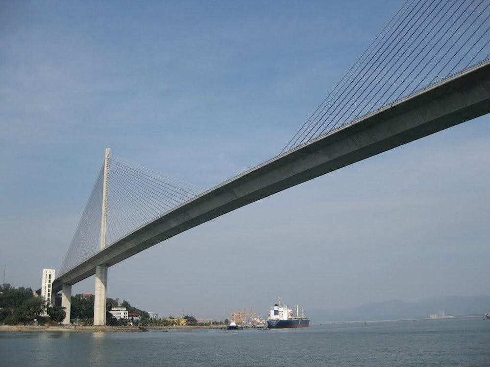The engineering marvel of Bai Chay Bridge perfectly balances functionality with artistry, making it a must-see landmark for visitors to Ha Long